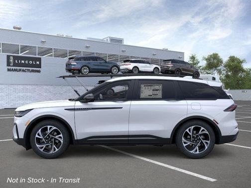 White Platinum Metallic Tri-Coat 2026 Lincoln Nautilus Premiere