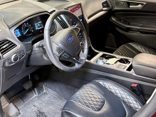 Burgundy Velvet Metallic Tinted Clearcoat 2023 Ford Edge Titanium
