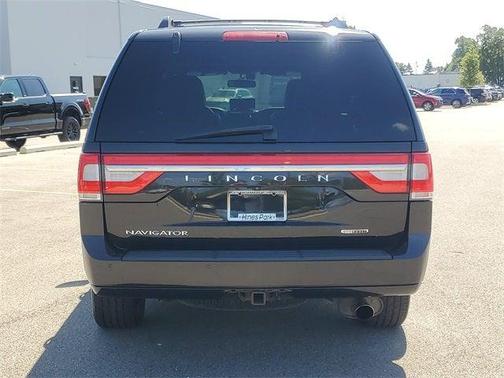 2015 Lincoln Navigator Base