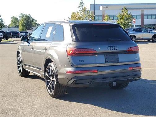 2022 Audi Q7 55 Premium Plus