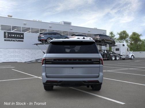 Gray Mist Metallic Tri-Coat 2026 Lincoln Navigator Reserve