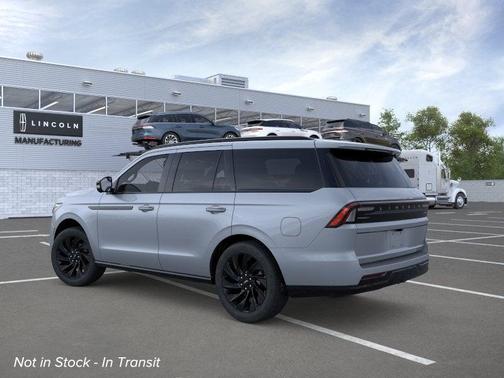 Gray Mist Metallic Tri-Coat 2026 Lincoln Navigator Reserve