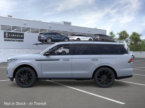 Gray Mist Metallic Tri-Coat 2026 Lincoln Navigator Reserve