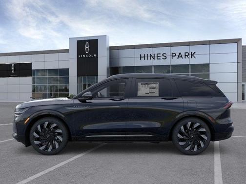 Infinite Black Metallic Clearcoat 2026 Lincoln Nautilus Reserve