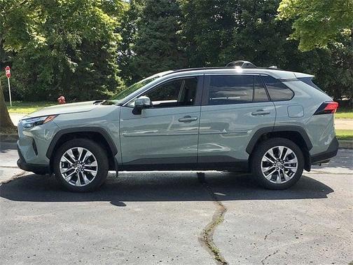 2022 Toyota RAV4 XLE Premium
