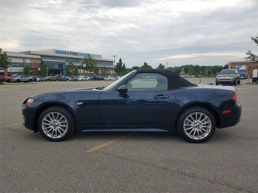 2019 FIAT 124 Spider Base