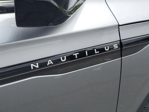 Silver Radiance Metallic Clearcoat 2024 Lincoln Nautilus Premiere