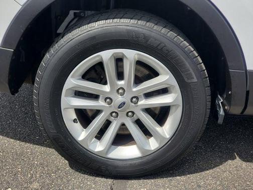 Oxford White 2015 Ford Explorer XLT