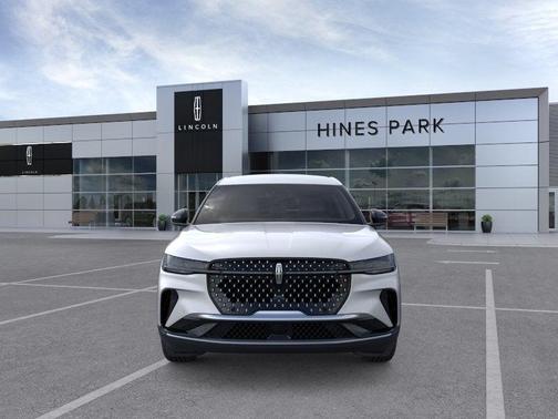 Silver Radiance Metallic Clearcoat 2026 Lincoln Nautilus Premiere