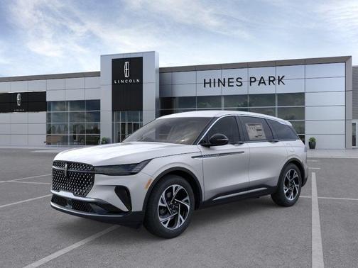 Silver Radiance Metallic Clearcoat 2026 Lincoln Nautilus Premiere