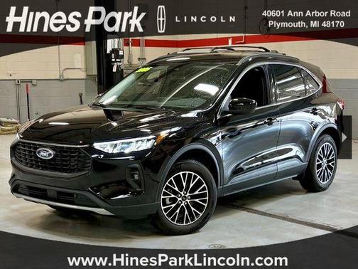 Agate Black Metallic 2025 Ford Escape PHEV SE