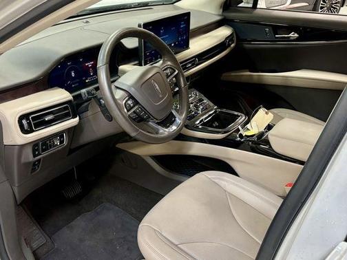 Pristine White Metallic Tri-Coat 2023 Lincoln Nautilus Reserve