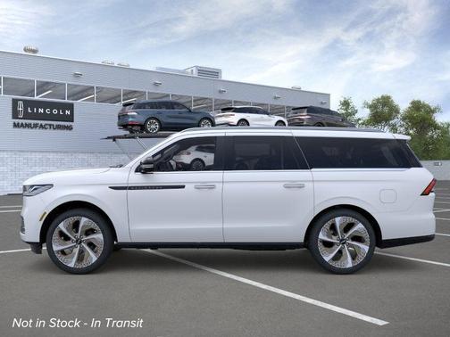 Pristine White Metallic Tri-Coat 2026 Lincoln Navigator Black Label