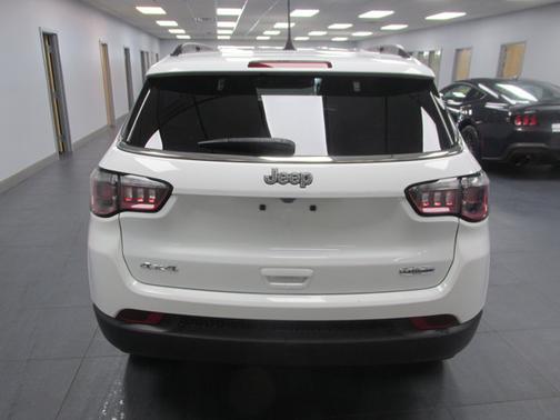 Bright White Clearcoat 2024 Jeep Compass LATITUDE