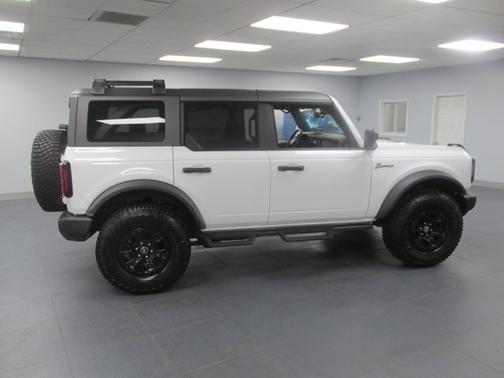 OXFORD WHITE 2023 Ford Bronco WILDTRAK