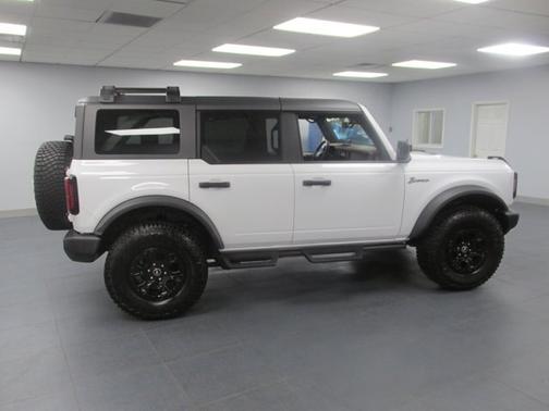 OXFORD WHITE 2023 Ford Bronco WILDTRAK
