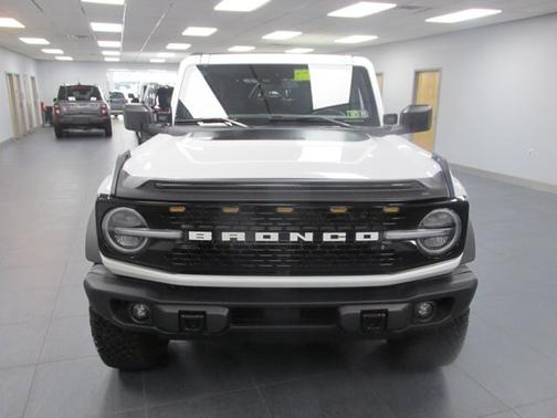 OXFORD WHITE 2023 Ford Bronco WILDTRAK