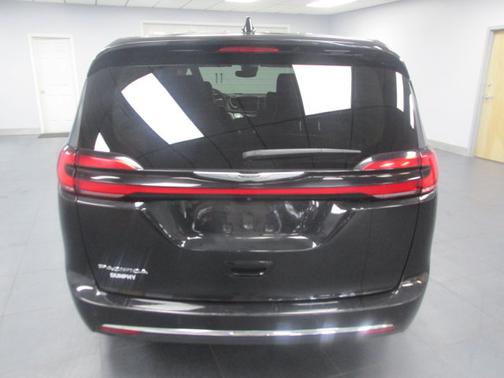 Brilliant Black Crystal Pearlcoat 2023 Chrysler Pacifica TOURING L