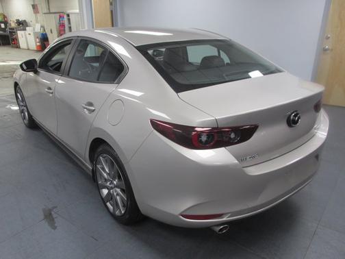 PLATINUM QUARTZ METALLIC 2024 Mazda Mazda3 PREFERRED