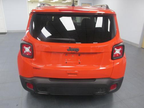 Omaha Orange Clearcoat 2021 Jeep Renegade LATITUDE