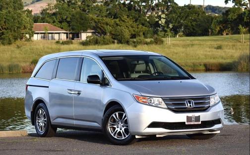 Alabaster Silver Metallic 2013 Honda Odyssey EX-L