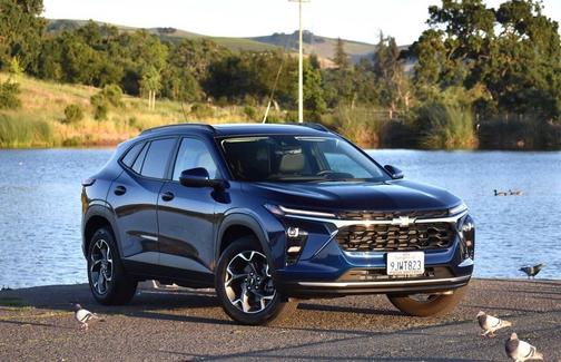 Blue Glow Metallic 2024 Chevrolet Trax LT