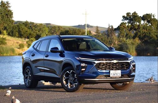 Blue Glow Metallic 2024 Chevrolet Trax LT