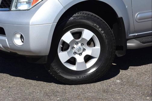 2005 Nissan Pathfinder SE