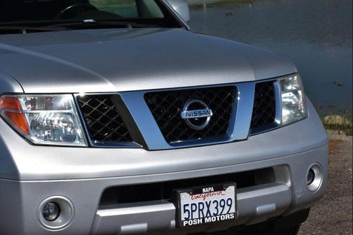 2005 Nissan Pathfinder SE