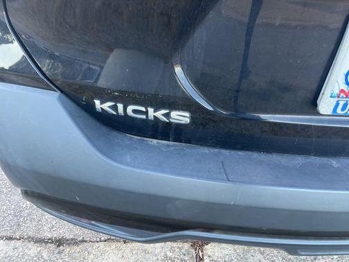 2019 Nissan Kicks SR