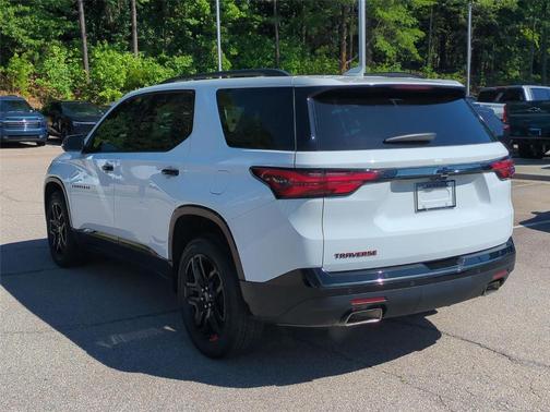 Summit White 2023 Chevrolet Traverse Premier