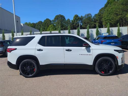 Summit White 2023 Chevrolet Traverse Premier