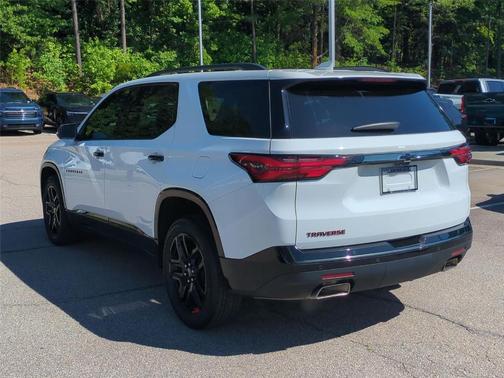 Summit White 2023 Chevrolet Traverse Premier