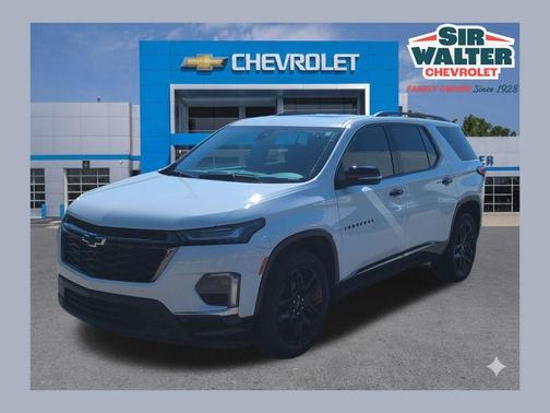 Summit White 2023 Chevrolet Traverse Premier