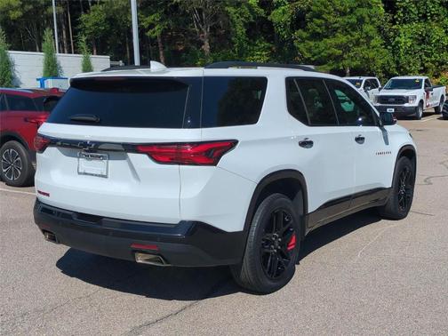 Summit White 2023 Chevrolet Traverse Premier
