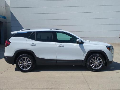 Summit White 2024 GMC Terrain SLT