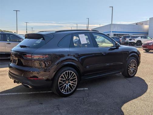 2023 Porsche Cayenne Base