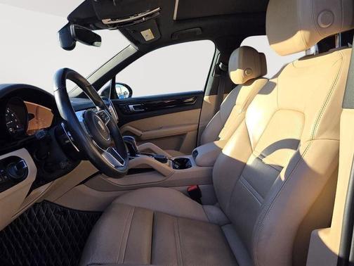 2023 Porsche Cayenne Base