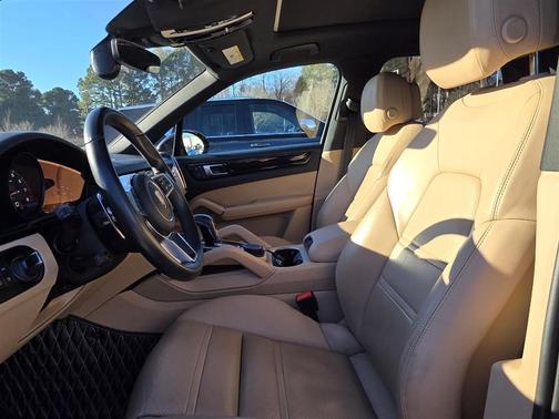 2023 Porsche Cayenne 