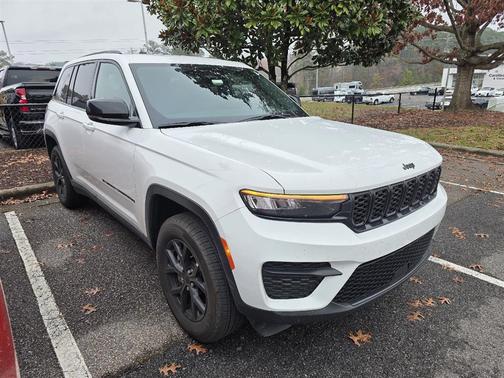 2025 Jeep Grand Cherokee Laredo