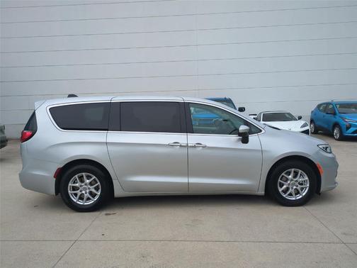 Silver Mist Clearcoat 2023 Chrysler Pacifica Touring-L