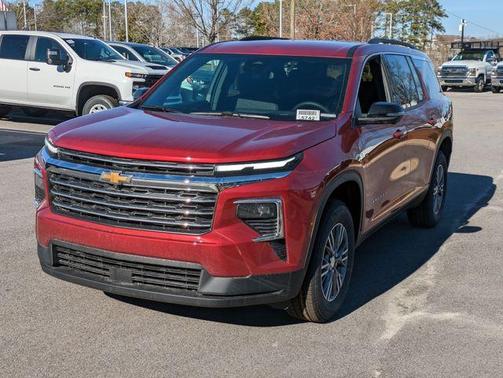 2025 Chevrolet Traverse LT