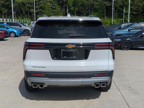 Summit White 2026 Chevrolet Traverse LT