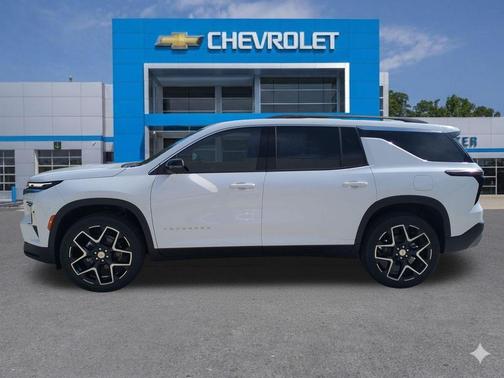 Summit White 2026 Chevrolet Traverse LT