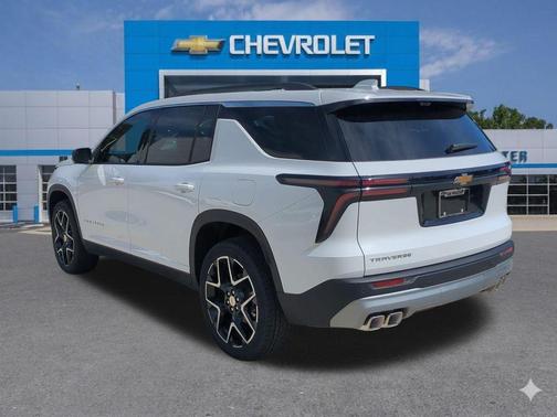 Summit White 2026 Chevrolet Traverse LT