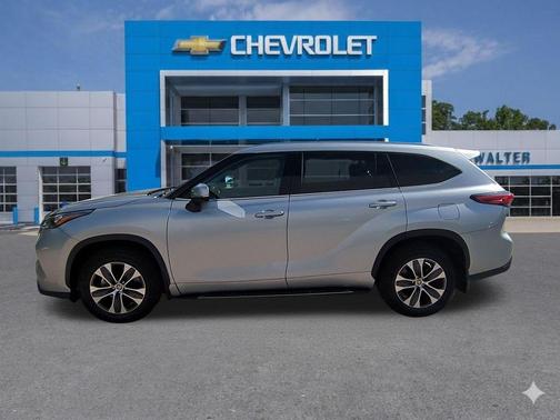 Celestial Silver Metallic 2020 Toyota Highlander XLE