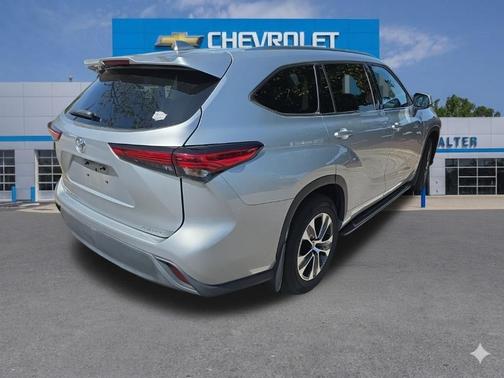 Celestial Silver Metallic 2020 Toyota Highlander XLE