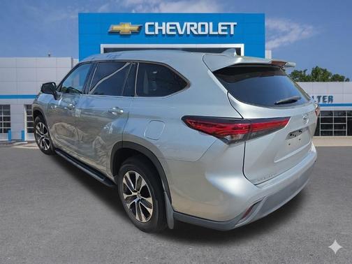 Celestial Silver Metallic 2020 Toyota Highlander XLE
