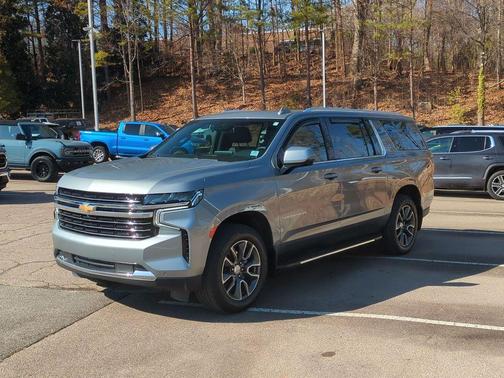 2023 Chevrolet Suburban LT