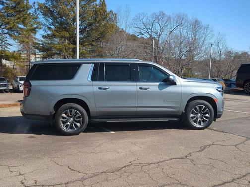 2023 Chevrolet Suburban LT